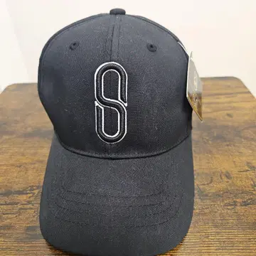 [ 새상품 미사용 ] 블랙 자수 로고 캡 55-57cm