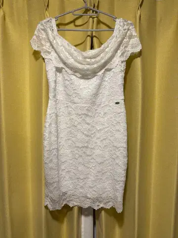 GUESS 화이트 레이스 원피스 M 사이즈 새상품급