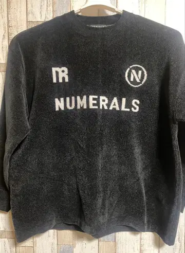 NUMERALS 로고 스웨터 블랙