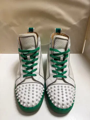 화이트/그린 스파이크 포함 하이컷 스니커즈