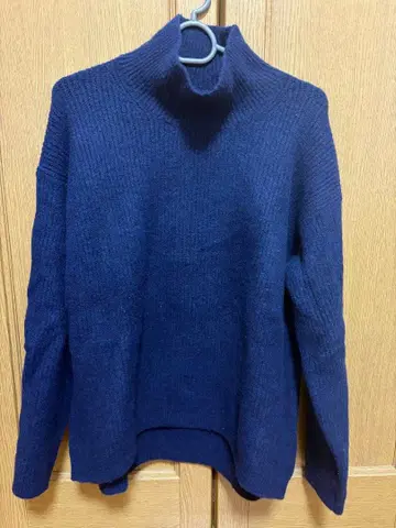 네이비 터틀넥 스웨터 긴팔