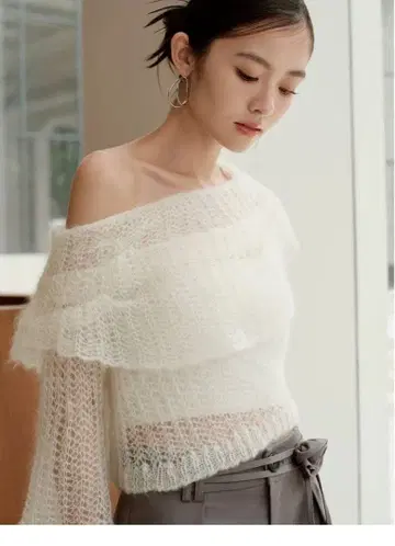 [ 새상품 ] 택 포함 SNIDEL 오프숄더 니트 상의 화이트 스웨터