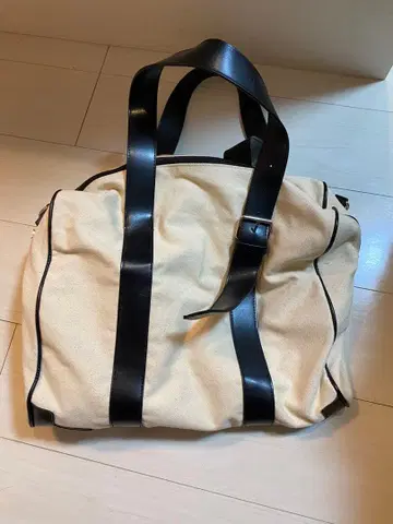 loti 베이지와 블랙 보스턴 백