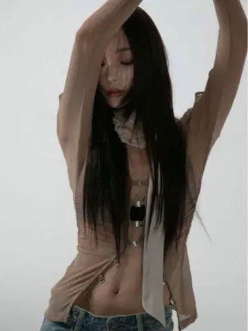 새상품 미사용 / 멜트 더 레이디 sheer hook tops 베이지