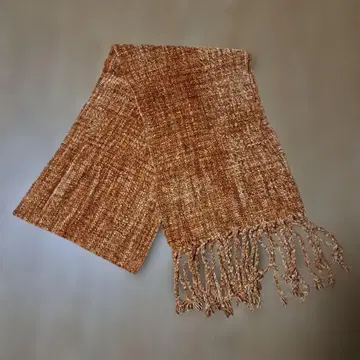 오렌지 계열 프린지 장식 직물 머플러