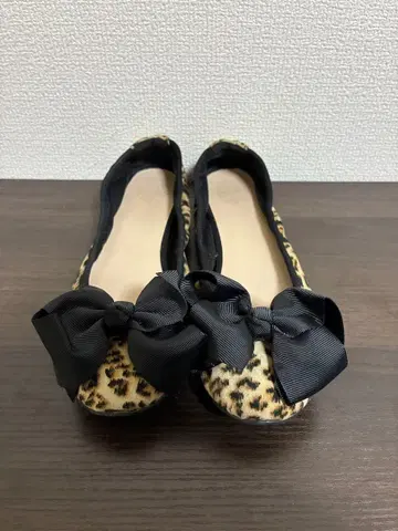 [ piche ] 레오파드 무늬 리본 플랫슈즈