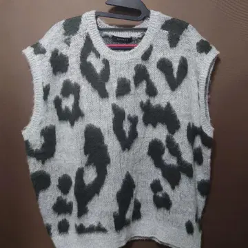 CHIGNON 레오파드 무늬 니트