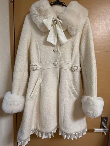 LIZ LISA 사이드 하트 버클 A라인 코트 화이트