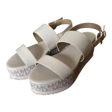 새상품급 선착순 MICHAEL KORS 로고 스트랩 샌들 베이지