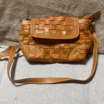 주케로 가죽 뜨개질 숄더백 브라운