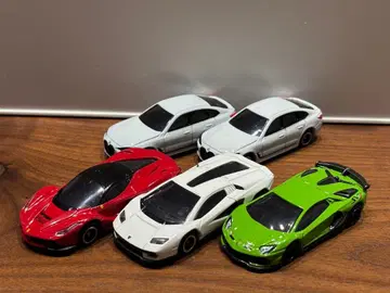 고급 자동차 페라리.람보르기니.BMW