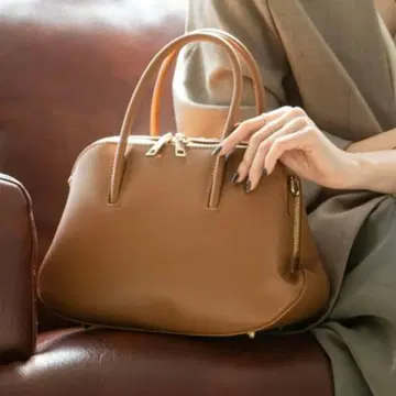 Milos 숄더백 카멜 보스턴 백