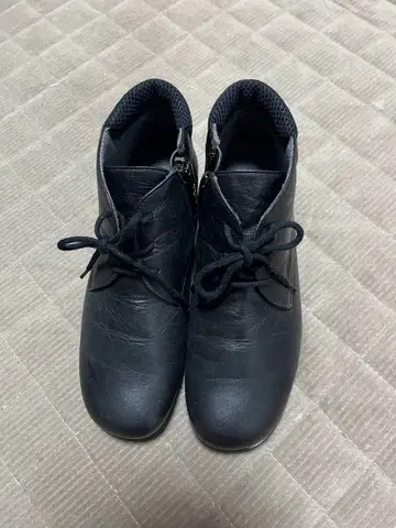 COMFORTCLINIC 블랙 가죽 숏부츠