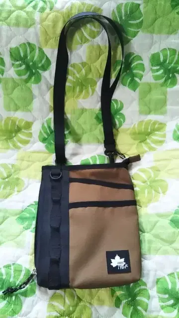 나일론 숄더백 브라운 블랙