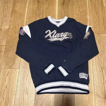 네이비 자수 로고 트레이닝복