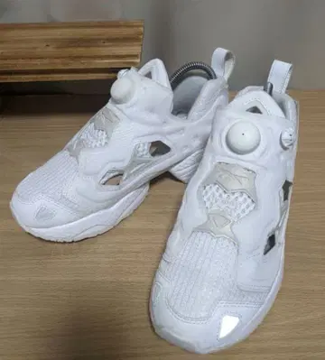 리복 펌프 퓨리 95 화이트 사이즈 23cm