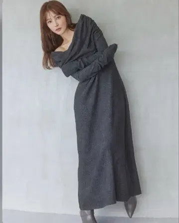 SNIDEL 브러쉬드 컷오프 숄 원피스