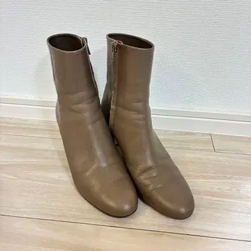 베이지 가죽 숏부츠