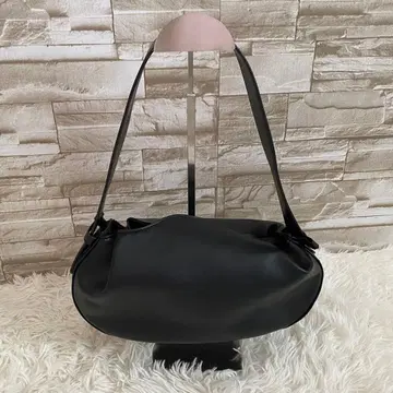 블랙 가죽풍 핸드백 심플