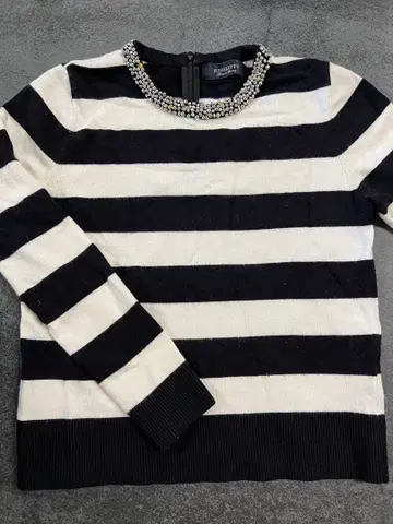 JUSGLTTY 보더 니트