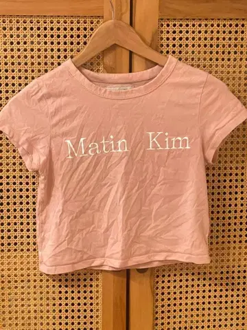 마뗑킴 핑크 크롭 T셔츠