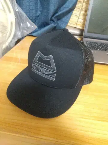 마운틴 이큅먼트 캡