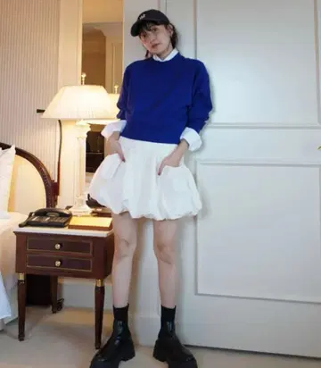 코코딜 로고 자수 맨투맨 라이크 니트