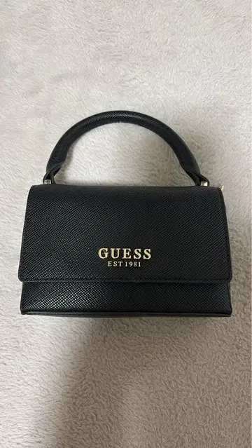 GUESS 블랙 숄더백