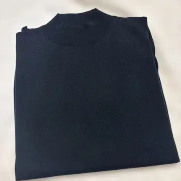 블랙 터틀넥 니트