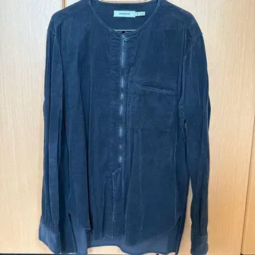 논네이티브 다크 그레이 집업 셔츠