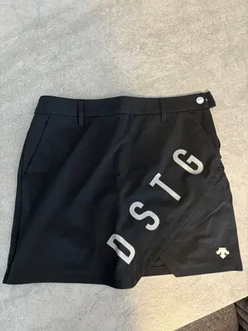 데상트 골프 블랙 스커트 L 사이즈