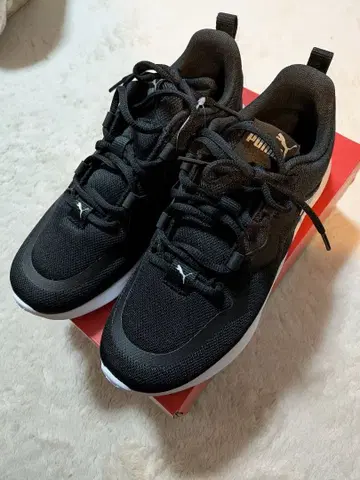 PUMA SOFTRIDE 블랙 스니커즈