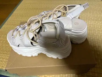 통굽 샌들 스트랩 포함