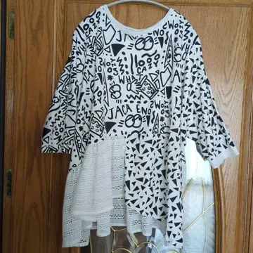 EB 그래픽 프린트 반팔 상의