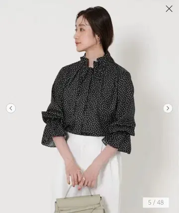 [ 새상품급 ] 유나이티드 애로우즈 프릴 칼라 플레어 슬리브 블라우스