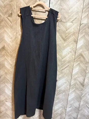 다크 그레이 슬리브리스 랩 원피스