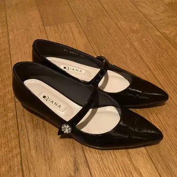 새상품급 DIANA 다이애나 스트랩 에나멜 펌프스 23cm