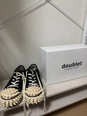 더블렛 스파이크 스니커즈 블랙/화이트