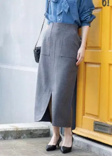 그레이 타이트 스커트 앞 포켓 부착