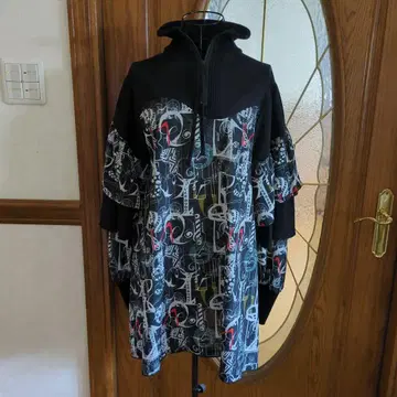 에이코 콘도 그래픽 프린트 프릴 소매 튜닉