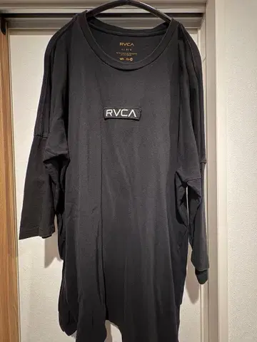 RVCA 블랙 T셔츠