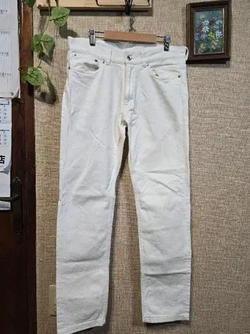 화이트 스트레이트 데님 팬츠 (슬림 핏)