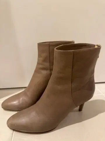 컨디션 최상 JIMMY CHOO 숏부츠 가죽 부츠