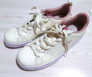 하루만 사용 레어 PUMA 화이트/핑크 스니커즈 24cm