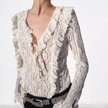 ZARA 레이스 프릴 블라우스