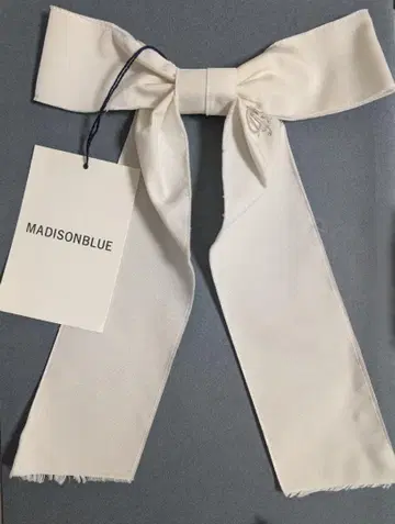 새상품 MADISON BLUE 참 포함 리본 머리핀