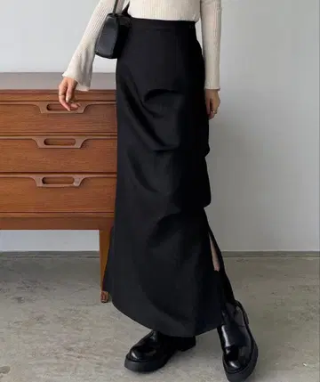 [ 새상품 ] 사이드 턱 머메이드 스커트