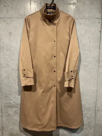 LAUTREAMONT 베이지 코트