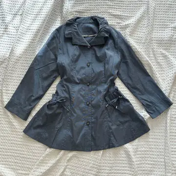 오피스 캐주얼 라이트 트렌치코트 한국 스타일 플레어 실루엣 깔끔한