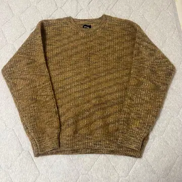 BEAMS 니트 브라운 짧은 기장 박스 실루엣